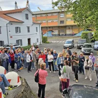 Skupinski sprehod po Bo&scaron;adragi priklical spomine z vonji in okusi
