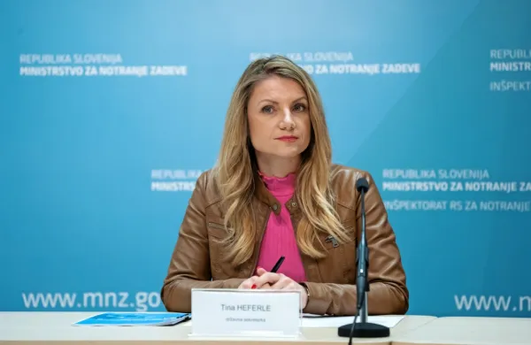 Državna sekretarka na ministrstvu za notranje zadeve Tina 
Heferle