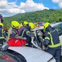 V huj&scaron;i nesreči na &scaron;marski cesti udeležena tri vozila