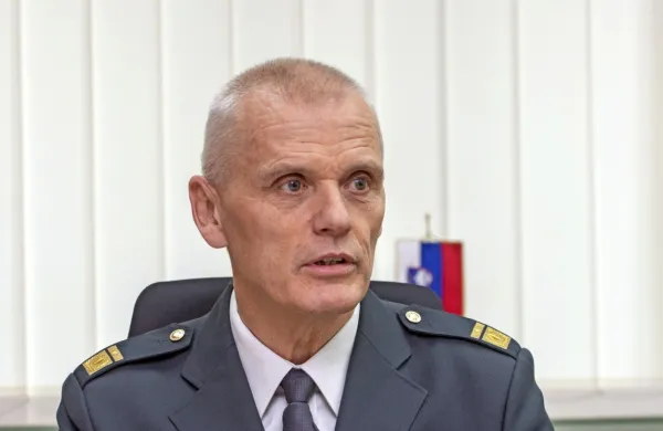 Načelnik Generalštaba Slovenske vojske Robert Glavaš danes ni 
bil izvoljen za novega predsedujočega vojaškemu odboru Evropske unije.