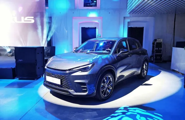 Lexus LBX je izdelan na osnovi Toyote Yaris Cross, a razlike med 
njima so precejšnje.