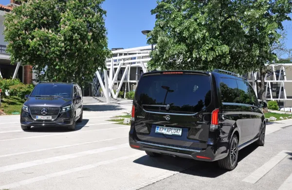 Potniški kombi je kupcem na voljo v treh dolžinah in z več paketi opreme, cena pa se začne pri 59 tisočakih.