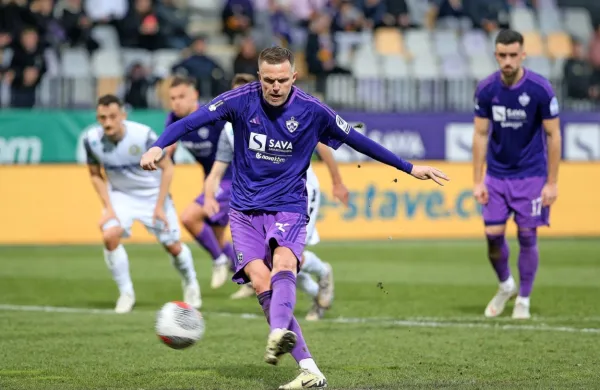 Policisti bodo prihajajočo nedeljo 19. maja v Kopru izvajali 
policijske naloge v povezavi s prvoligaško prvenstveno nogometno tekmo med FC Koper in NK Maribor, ki se bo začela ob 
17.30 na stadionu Bonifika. 