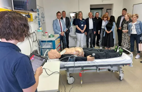 Včeraj so tudi praktično prikazali, kako poteka izobraževanje s 
simulacijo realnih situacij. 