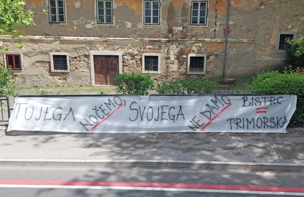 Eden od napisov, ki so se v Ilirski Bistrici pojavili v sredo, daje 
vedeti, da del prebivalstva noče imeti opravlja z občinami 
Primorsko-notranjske statistične regije. 