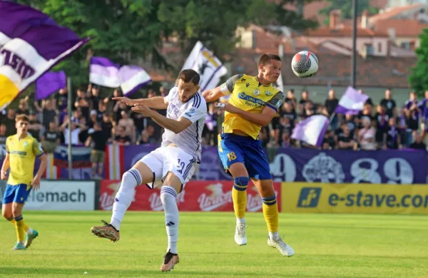 Matej Palčič (desno) se je od poklicnega nogometa poslovil z 
remijem, ki danes Koprčanov ni zadovoljil.