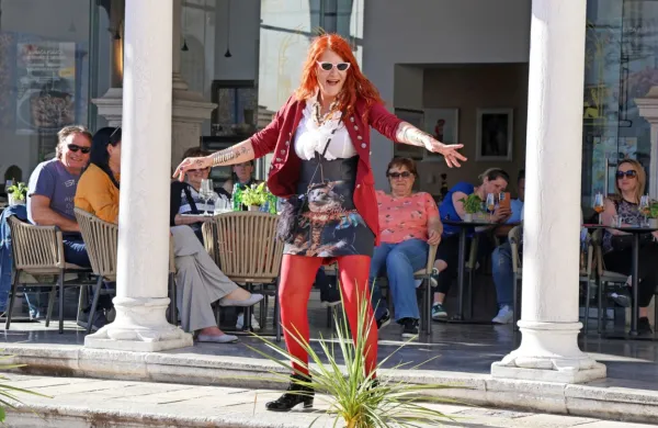 Kreativna vodja dogodka Pometimo stereotipe, oldtajmerke Daria 
Favento oziroma Morena Modrass