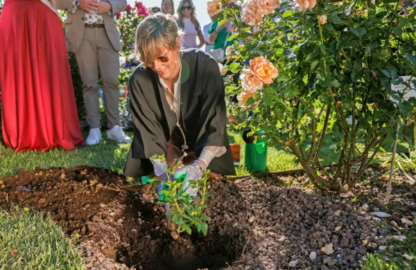 Portoro&scaron;ko vrtnico je posadila Federica Pellegrini