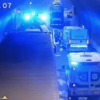 Po prvih informacijah sta v prometni nesreči udeleženi dve vozili, 
ena oseba je umrla.
