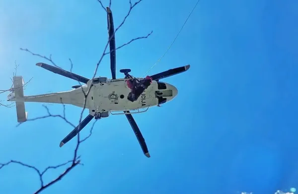 Ko se   je   vreme    izboljšalo,  se  je  v    iskalno akcijo lahko vključila  posadka  policijskega  helikopterja. 