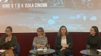 Z novinarske konference v Izoli (z leve proti desni) izolska 
podžupanja Agnese Babič, direktorica festivala Tanja Hladnik, 
programska selektorica Varja Močnik, direktorica Zavoda Otok 
Lorena Pavlič in vodja sekcije Podmornica ter Gaia Sluga iz KIŠD