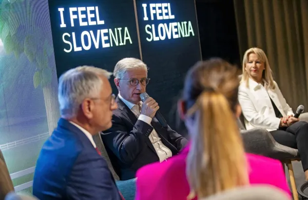 Na  včerajšnji okrogli  mizi  so poudarili  pomen inovativnih  pristopov   v  promociji  slovenskega  turizma.  Franjo Bobinac (drugi z 
leve)  je včeraj med  drugim   poudaril, da je Slovenija športna 
velesila, kar priznavajo tudi največje države. 