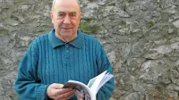 Dr. Stanislav Renčelj je spet izdal knjigo, naslov najnovejšega dela 
je Med žlahtnim kraškim pršutom in blagodejnim teranom.