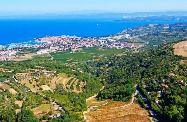 Izolski občinski svetniki so   skozi prvo obravnavo pospremili novi 
statut Občine Izola, z uveljavitvijo katerega se v občini ustanavlja 
Krajevna skupnost (KS) Šared-Baredi. 