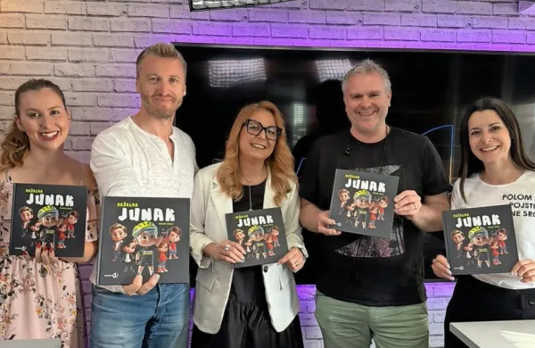 V  studio Radia 1 je prišla avtorica pravljice Deželak Junak Tanja 
Galli (v sredini).