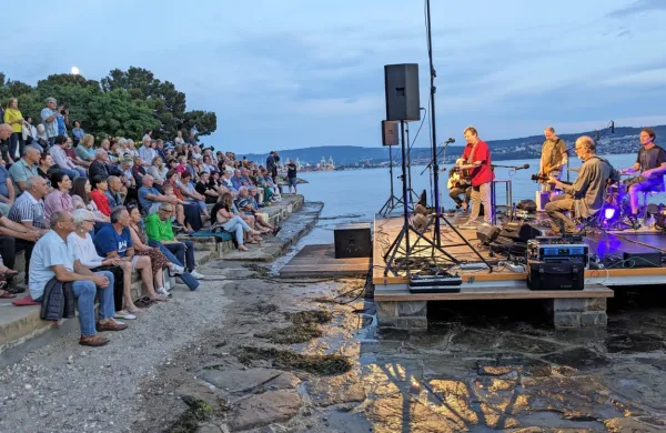 Po devetih sezonah, kar je trajal festival Poletje v Ankaranu, je 
letos njegova izvedba pod vprašajem.   