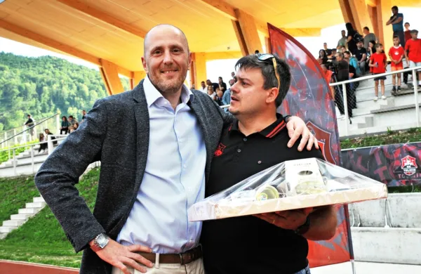 Predsednik NK Tolmin Žan Isakoski Drole (desno) bo najprej moral 
poiskati naslednika Sanela Konjevića (levo) na klopi članske 
ekipe.  