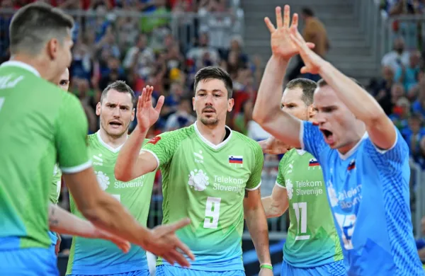 Slovenski odbojkarji nadigrali &scaron;e prvo reprezentanco sveta, s 3:0 je padla Poljska