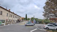 Dom krajanov v Šmarjah, v katerem je delovala zdravstvena ambulanta in predstavlja središče dogajanja v vasi, bodo prenovili.