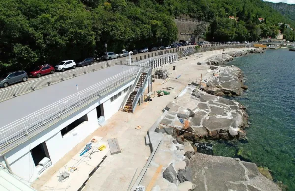 Kopališče Sticco še sameva, saj potrebuje še zadnja obnovitvena 
dela.