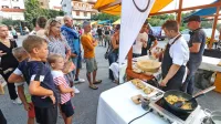 Altroke Istra Gourmet Festivali  na koprskem  podeželju v poletnih 
mesecih potekajo vsak zadnji četrtek v mesecu. Utrinek je s 
kulinarične tržnice v Dekanih.