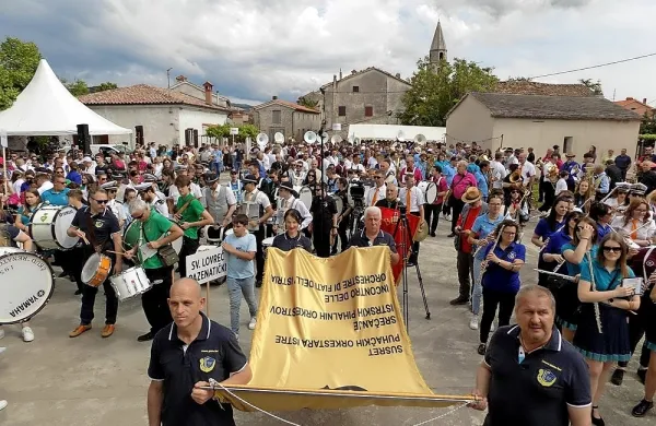 V Roču so se zbrale godbe z vseh koncev Istre.