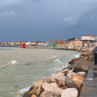 Poplavilo Tartinijev trg v Piranu, pe&scaron;pot med Piranom in Fieso je zaprta
