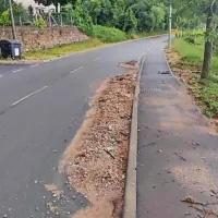 (NEURJE) V Kastelcu voda zalivala hi&scaron;e in dvori&scaron;ča, v Bo&scaron;amarinu odneslo del ceste