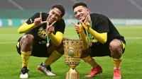 Jude Bellingham (levo) in Jadon Sancho sta leta 2021 skupaj 
osvojila nemški pokal, nocoj pa se bo le eden veselil lovorike v ligi 
prvakov. 