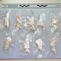 Za  enega od   odjemalcev  osumljenih  je  bil  usoden  odmerek  
heroina,  19-letno dekle  pa  so  po  zaužitju  kokaina  zaradi težav  
sprejeli  v  bolnišnici. 