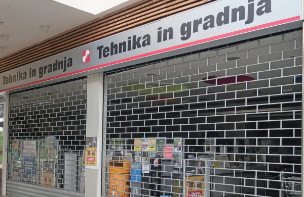 Od sobote je Idrija brez Mercatorjevih trgovin Tehnika in gradnja, 
v centru  pa ima trgovec že šest praznih lokalov.