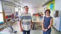 Aljoša Žerjal, predsednik DMFA Koper, ki upravlja Center eksperimentov, in vodja centra Branka Žerjal 
obžalujeta, da se mora center  izseliti iz občinskega prostora v Kidričevi ulici 17 v središču Kopra.
