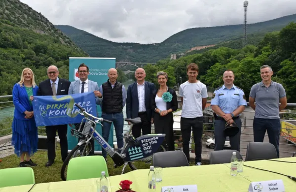 Tako so včeraj dirko v Solkanu, kjer bo  kolesarsko karavano med 
prečkanjem Soče pospremil program na treh mostovih, predstavili 
organizatorji.
