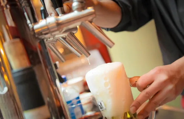 Pivovarji proti načrtom za dvig tro&scaron;arine na pivo