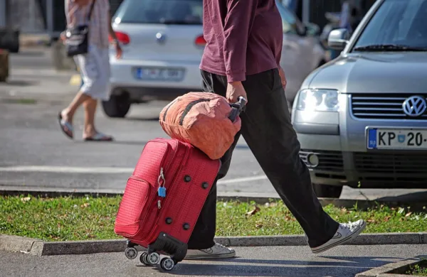 Država pravi, da je treba omejiti kratkotrajno oddajanje stanovanj, 
stanodajalci pa menijo, da naj bo turistom omogočena svobodna 
izbira.