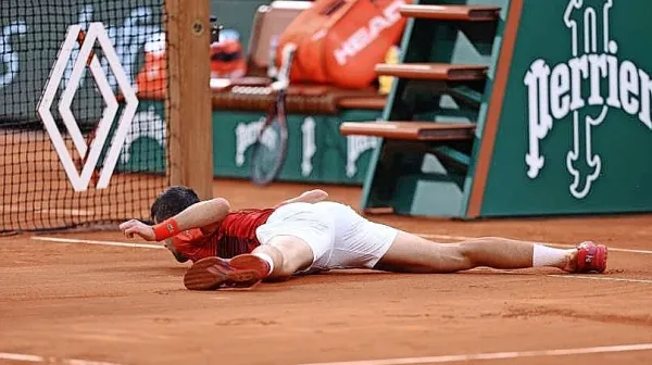 Novak Đoković bo  po težavah z meniskusom potreboval vsaj tri tedne, da se bo spet “pobral.”