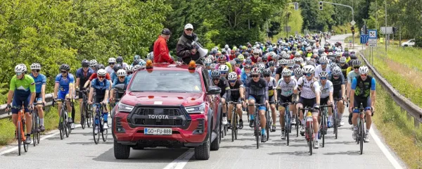 Tradicionalni, že 28. kolesarski  maraton Junaki vinogradov je kar 
768 kolesarjev, ki so iz Ljubljane kolesarili v Brda.