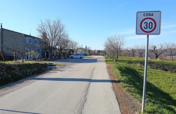 Cona z omejitvijo hitrosti na 30 kilometrov na uro nekatere veseli, druge pa pošteno tepe po denarnici.