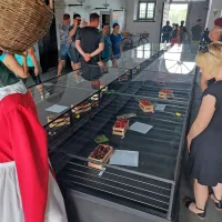Obiskovalci množično po Brdih, če&scaron;enj je že zgodaj zmanjkovalo (FOTO)
