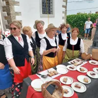 Obiskovalci množično po Brdih, če&scaron;enj je že zgodaj zmanjkovalo (FOTO)