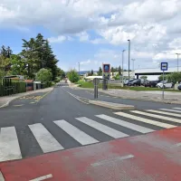 Dvosmerna kolesarska pot bo  potekala od krožišča s Cesto na 
Markovec do krožišča pri trgovini Hofer  (na fotografiji).