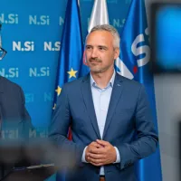 Zmaga SDS, a več glasov na levo sredino