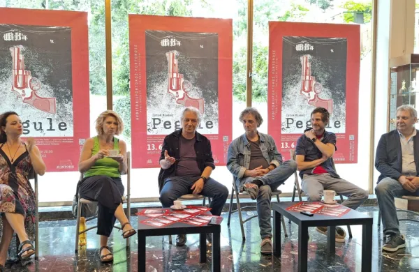 Pegule so predstavili (z leve) Urška Taufer, Vesna Pernarčič, Iztok 
Mlakar, Vito Taufer, Peter Harl in direktor Avditorija 