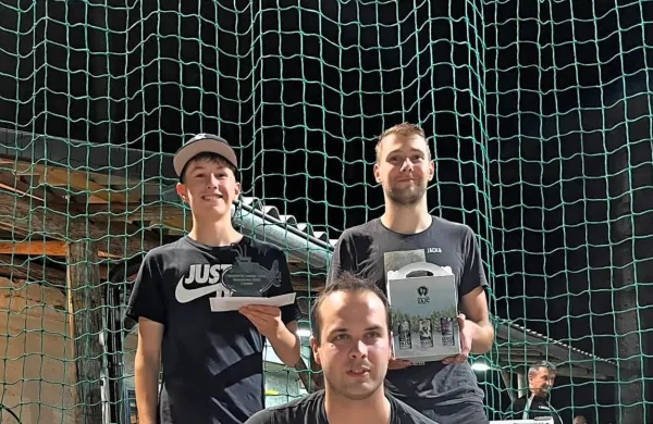 Na turnirju Podmornica je zmagala trojka Izi team iz Cerknega.