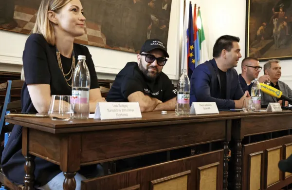 Z današnje novinarske konference