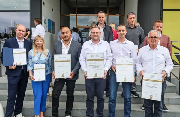 Postojnska regionalna gospodarska zbornica in Primorska gospodarska zbornica sta   podelili skupaj  štiri zlata priznanja za 
inovacije. 