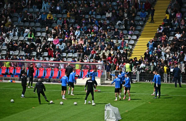 Odprti trening slovenske reprezentance si je ogledalo nekaj tisoč 
ljudi.