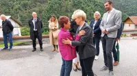 Predsednica  je poslušala, kako ljudje živijo v Baški grapi. 