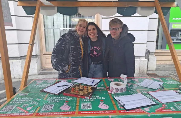 Inštitutu 8. marec je na pomoč pri zbiranju podpisov priskočila 
tudi novogoriška igralka Anuša Kodelja.