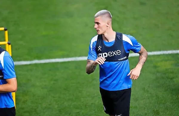Benjamin Seško je po preverjenih podatkih s finančno izboljšano 
pogodbo še za leto dni podaljšal sodelovanje z Lepzigom. 